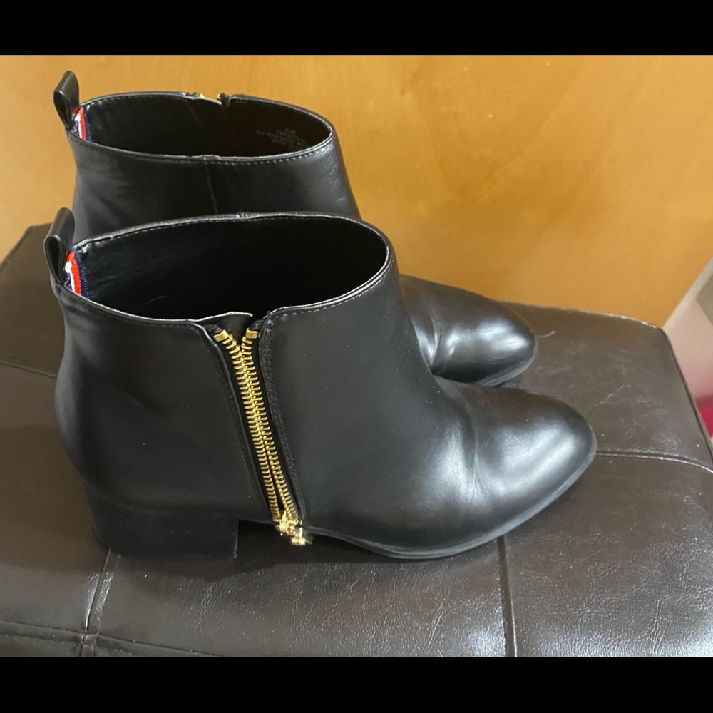 Tommy Hilfiger Black Womens Booties